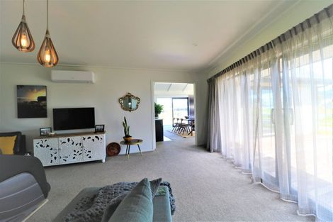 Photo of property in 70 Leeward Drive, Whitianga, 3510