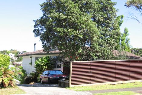 Photo of property in 32a Deverell Place, Northcross, Auckland, 0632