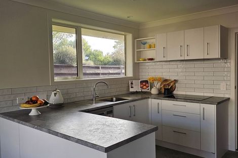 Photo of property in 30b Rewarewa Crescent, Waikanae, 5036