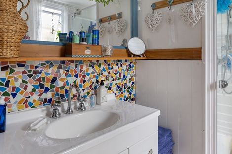 Photo of property in 35 York Street, Picton, 7220