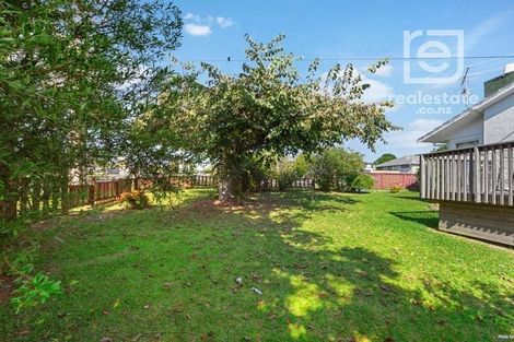 Photo of property in 90 Divich Avenue, Te Atatu South, Auckland, 0602