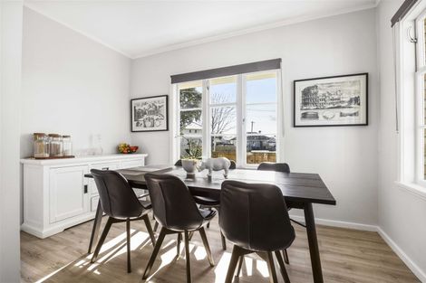 Photo of property in 2 Old Farm Road, Hamilton East, Hamilton, 3216