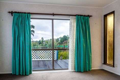 Photo of property in 35 Castleford Street, Green Bay, Auckland, 0604