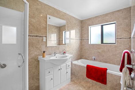 Photo of property in 87b Wallace Road, Mangere Bridge, Auckland, 2022