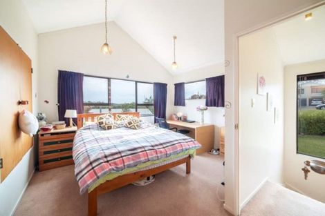 Photo of property in 1/386 Glenfield Road, Glenfield, Auckland, 0629