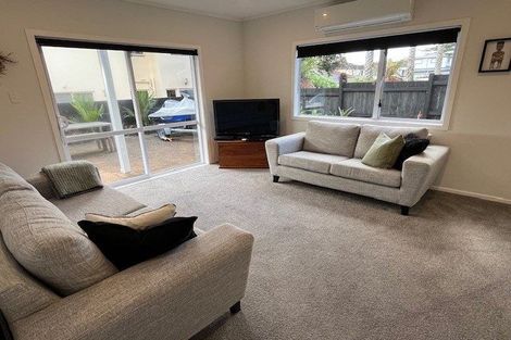 Photo of property in 49b The Esplanade, Eastern Beach, Auckland, 2012