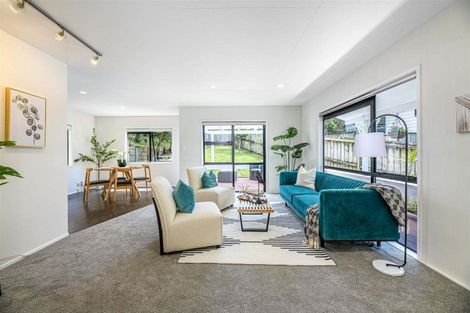 Photo of property in 1/8 Heatherleigh Rise, Northcross, Auckland, 0632