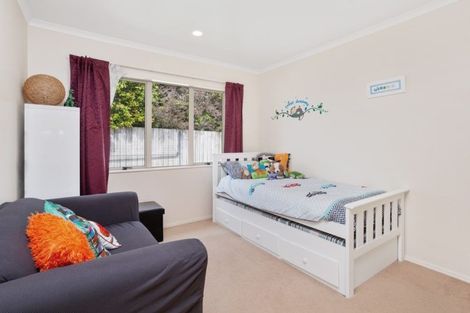 Photo of property in 8 Stonedge Lane, Rosedale, Auckland, 0632