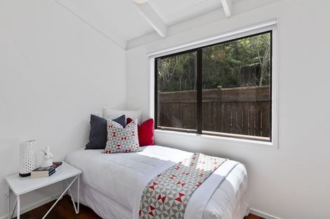 Photo of property in 1/9 Reynolds Place, Torbay, Auckland, 0630