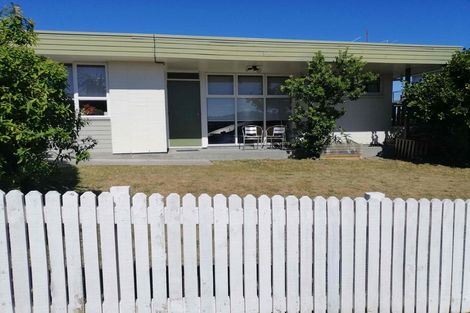 Photo of property in 17 Duchess Place, Maupuia, Wellington, 6022