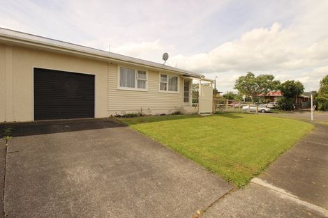 Photo of property in 80a Wikiriwhi Crescent, Awapuni, Palmerston North, 4412