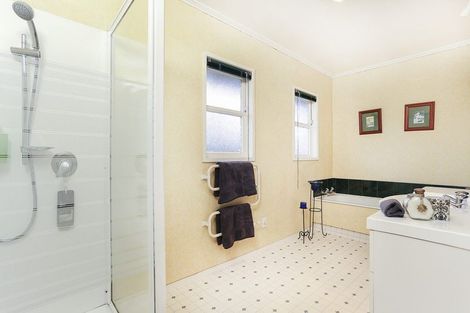 Photo of property in 64 Taikata Road, Te Atatu Peninsula, Auckland, 0610