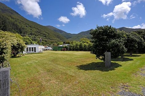 Photo of property in 20 Esplanade, Okiwi Bay, French Pass, 7193