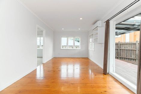 Photo of property in 70 Hobsonville Road, West Harbour, Auckland, 0618
