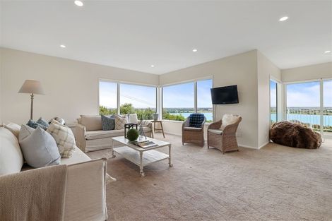 Photo of property in 43 Saint Andrews Hill Road, Mount Pleasant, Christchurch, 8081