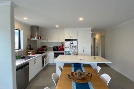 Photo of property in 55 Crown Street, Papamoa, 3118