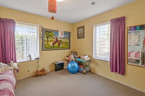 Photo of property in 5 Chatswood Place, Bishopdale, Christchurch, 8051