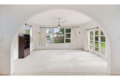 Photo of property in 3 Ngatoa Place, Glenfield, Auckland, 0629