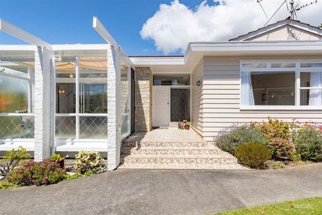 Photo of property in 43 Wai-iti Crescent, Woburn, Lower Hutt, 5010