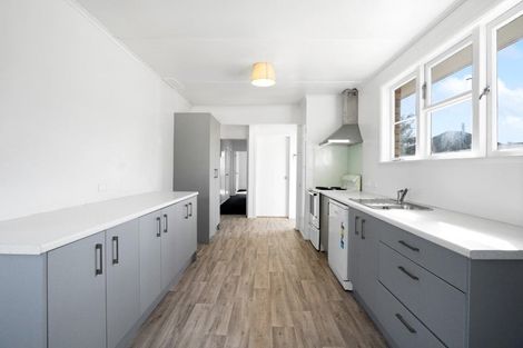 Photo of property in 2 Kenney Crescent, Fairfield, Hamilton, 3214