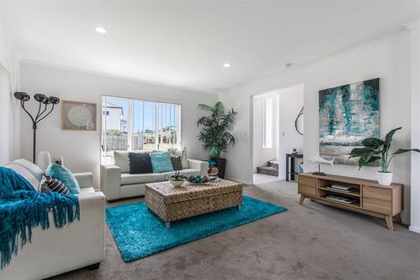 Photo of property in 34 Brashier Circle, Sunnyvale, Auckland, 0612