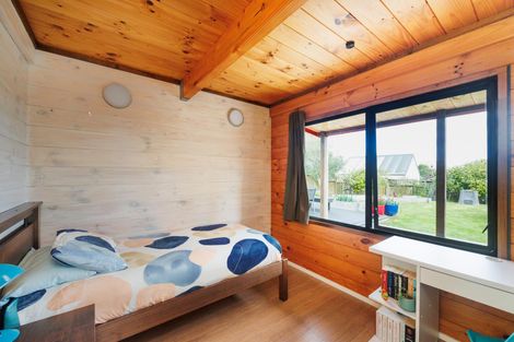 Photo of property in 21 Heathcote Place, Fitzherbert, Palmerston North, 4410