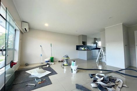 Photo of property in 2/9 Norman Spencer Drive, Papatoetoe, Auckland, 2104