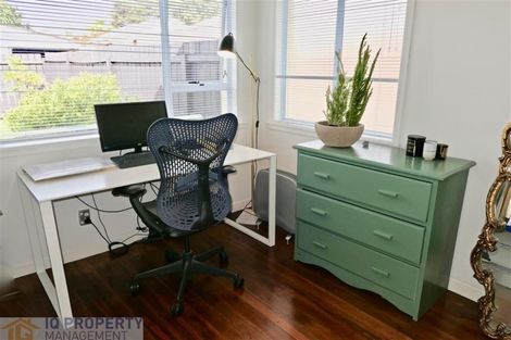 Photo of property in 43 Eastglen Road, Glen Eden, Auckland, 0602