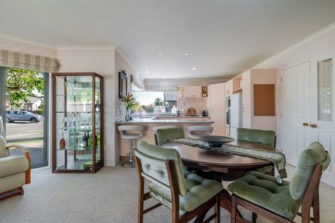 Photo of property in 8 Rothesay Place, Highbury, Palmerston North, 4412