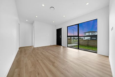 Photo of property in 28 Korowhiti Road, Clarks Beach, 2122
