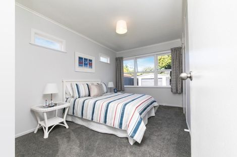 Photo of property in 122 Avondale Road, Avondale, Christchurch, 8061