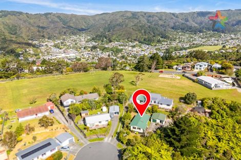 Photo of property in 22 Whitechapel Grove, Stokes Valley, Lower Hutt, 5019