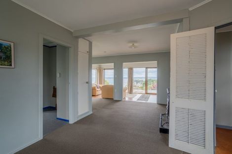 Photo of property in 31 Roberts Road, Matakatia, Whangaparaoa, 0930