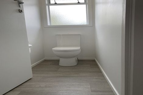 Photo of property in 15 Liston Crescent, Cockle Bay, Auckland, 2014