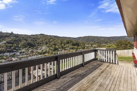 Photo of property in 18 Clapham Grove, Stokes Valley, Lower Hutt, 5019