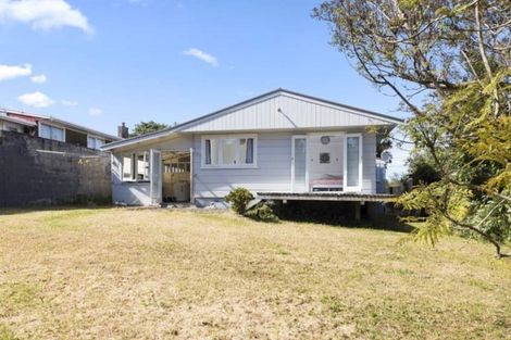 Photo of property in 120 View Road, Sunnyvale, Auckland, 0612