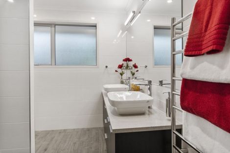 Photo of property in 4 Maddies Road, Kaukapakapa, 0873