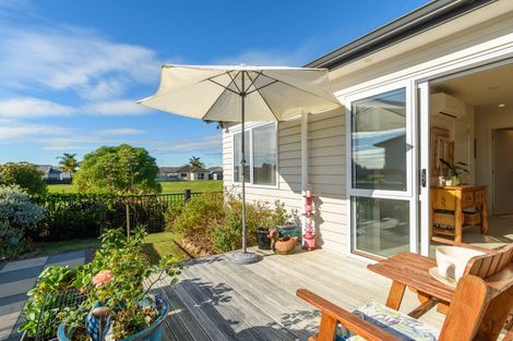 Photo of property in 11 Kamahi Crescent, Papamoa Beach, Papamoa, 3118