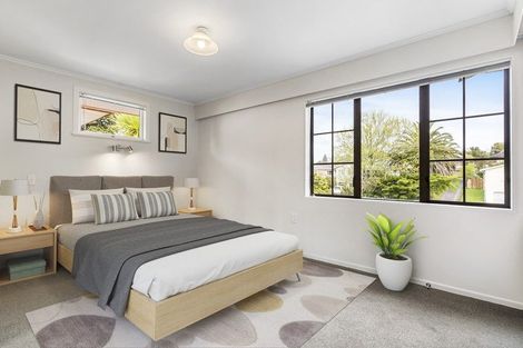 Photo of property in 120 Gossamer Drive, Pakuranga Heights, Auckland, 2010