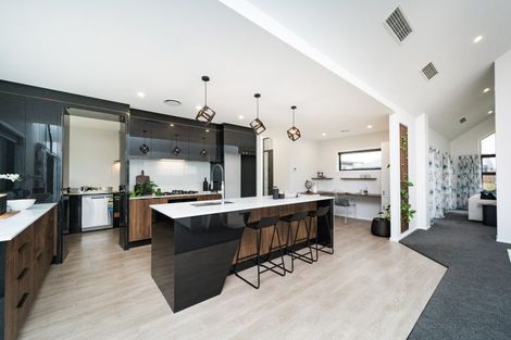 Photo of property in 44 Vaucluse Heights, Fitzherbert, Palmerston North, 4410