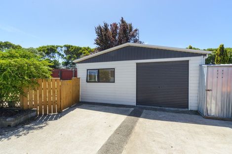 Photo of property in 15 Dahlstrom Grove, Kelvin Grove, Palmerston North, 4414