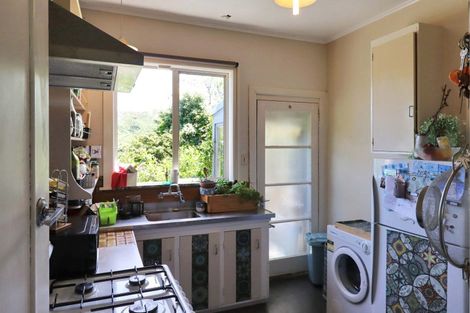 Photo of property in 140 The Ridgeway, Mornington, Wellington, 6021