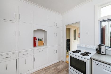 Photo of property in 33 Knowles Street, Terrace End, Palmerston North, 4410