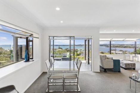 Photo of property in 2/7 Pounamu Place, Shelly Park, Auckland, 2014