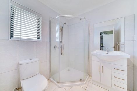 Photo of property in 2 Kirikiri Drive, Papakura, 2110