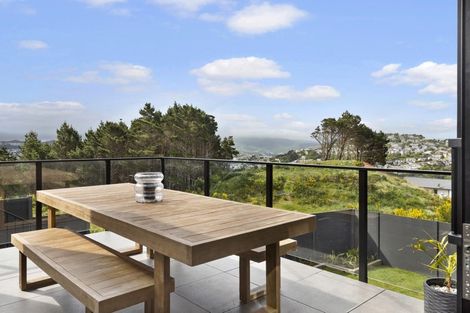 Photo of property in 4 Boeing Way, Newlands, Wellington, 6037