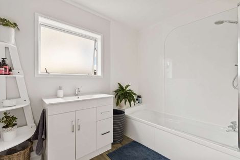 Photo of property in 243 Gravatt Road, Papamoa Beach, Papamoa, 3118