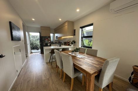 Photo of property in 7/89 Beach Road, Te Atatu Peninsula, 0610