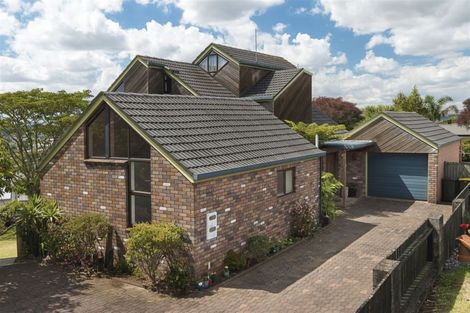 Photo of property in 6 Dunolly Place, Pukekohe, 2120