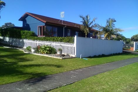 Photo of property in 7a Taihiki Road, Clarks Beach, 2122